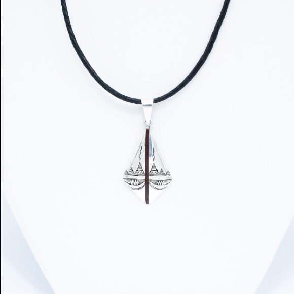 Atlas Mountain Pendant SP0106 - Picture 3 of 3